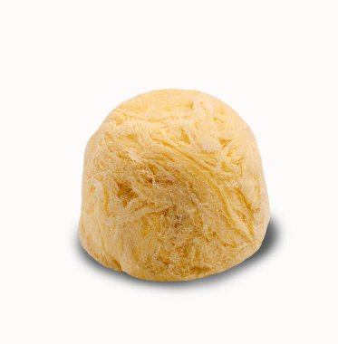 Beyaz zemin üzerinde un ve şekerden yapılmış geleneksel Doğu tatlılığı. Tasarım konsepti. Seçici odak.