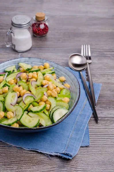 Salade Légumes Crus Aux Pois Chiches Dans Plat Sur Fond — Photo