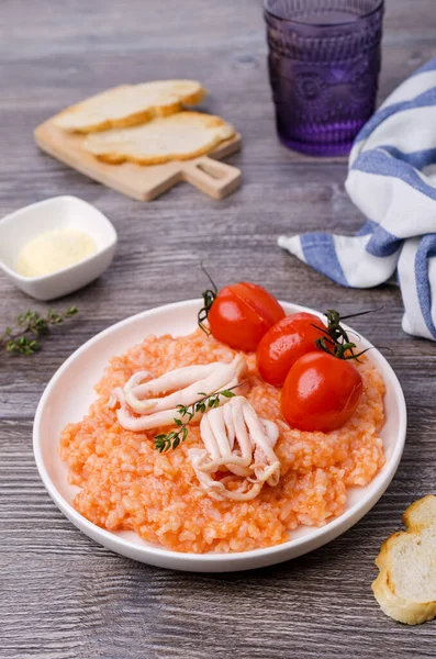 촉수가 토마토가 요리를 배경에 것이다 선택적 — 스톡 사진