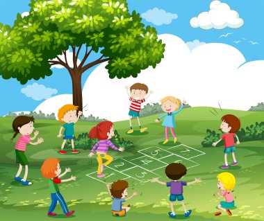 Mutlu çocuklar parkta seksek oynarken