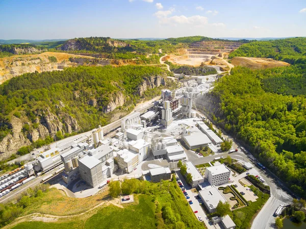 Der größte tschechische Kalksteinbruch certovy schody — Stockfoto