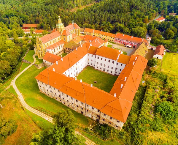 Benedictine Manastırı Kladruby Çek Cumhuriyeti Avrupa Nın Havadan Görünümü — Stok fotoğraf