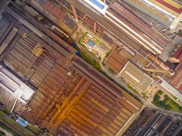 Vista aérea de acerías con techos oxidados — Foto de Stock