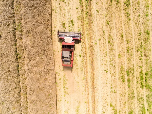 Aerial view of combine harvester — Stock Photo, Image