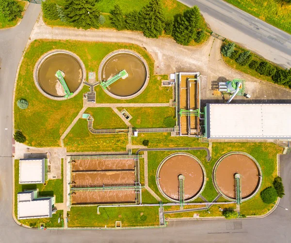 Vue aérienne de la station publique d'épuration des eaux usées — Photo