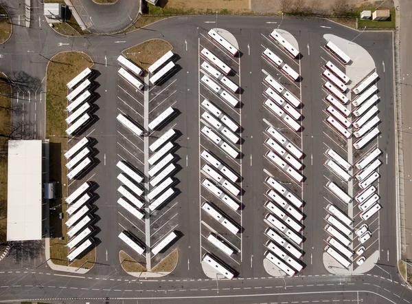Vista aérea al estacionamiento para autobus y camiones —  Fotos de Stock