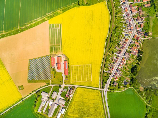 Çek kırsal kentsel peyzaj için havadan görünümü. — Stok fotoğraf