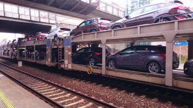 Kargo tren ile yeni arabalar