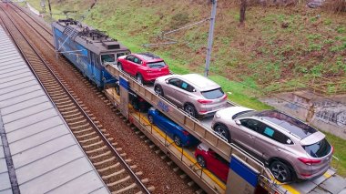 Kargo tren ile yeni arabalar