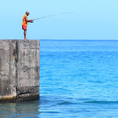 Saint-Paul, Reunion Adası, Fransa - 11 Kasım 2015: Tanımlanamayan Afrika fishermn Harbor. Yerliler üzerinde Reunion için geleneksel eğlence etkinliği. 
