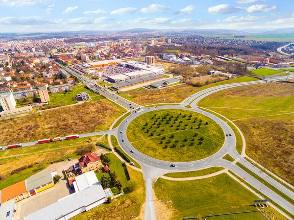 Flygfoto över rondellen i Pilsen, Tjeckien — Stockfoto