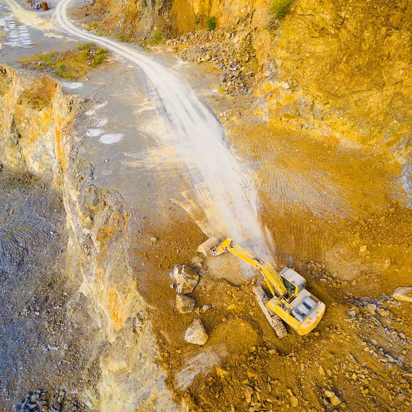 Vista aérea de una mina a cielo abierto —  Fotos de Stock