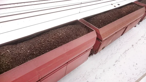 Cargo train wagons loaded lignite for powerplant in winter season — Stock Photo, Image