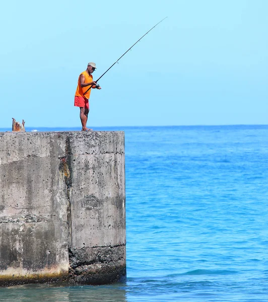 Saint-Paul, Reunion Adası, Fransa - 11 Kasım 2015: Tanımlanamayan Afrika fishermn Harbor. Yerliler üzerinde Reunion için geleneksel eğlence etkinliği. 