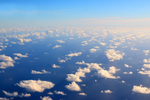 Cloudscape sobre o Oceano Índico perto do equador — Fotografia de Stock