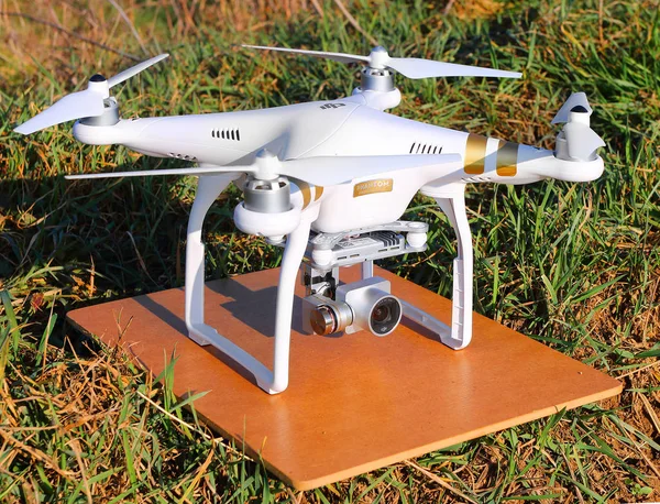 Quadrocopter DRONY s kamerou. — Stock fotografie