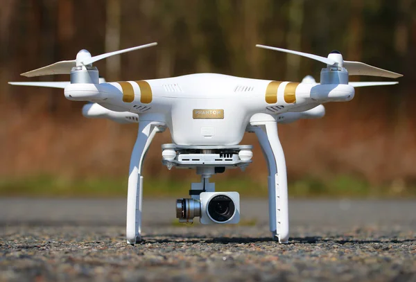 Drone quadrocopter kamerával. — Stock Fotó