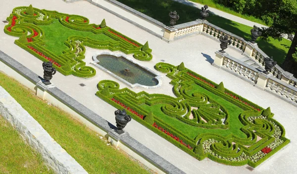 Ettal Deutschland Juli 2016 Geschnitzte Büsche Garten Von Schloss Linderhof — Stockfoto