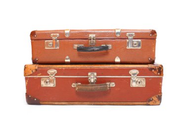 Beyaz izole retro tarzı seyahat çantası.