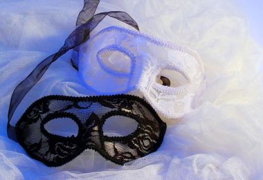 Bir dantel karnaval maskeler yakın çekim