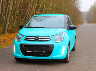Küçük otomobil Citroen C1 Citroen'ın yeni redesigned logosuna