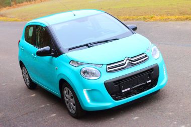 Küçük otomobil Citroen C1 Citroen'ın yeni redesigned logosuna