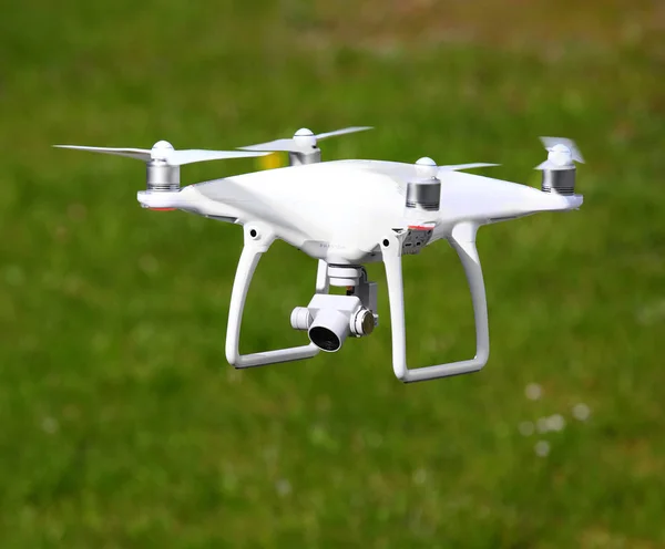 Új drone quadrocopter Dji Phantom 4 — Stock Fotó