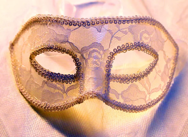 Nærbillede af en blonde karneval maske - Stock-foto