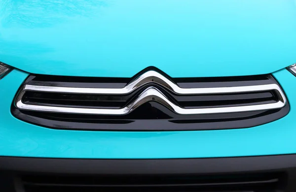 Citroen's new redesigned logo on small car Citroen C1 — Stock Photo, Image