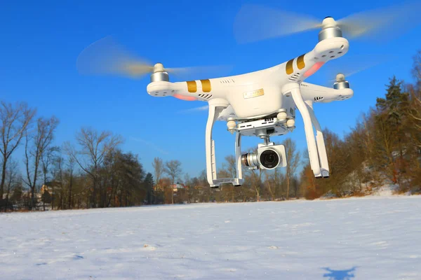 Drone quadrocopter ile DJI indeks işlem Phantom 3 — Stok fotoğraf