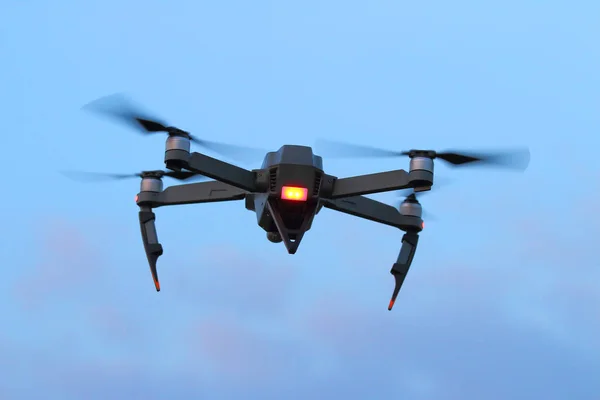 Чорний шпигунстві drone — стокове фото