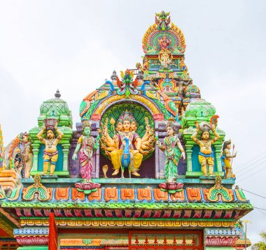 Saint Paul, Reunion Adası, Fransa - 4 Kasım 2015: Hinduist Tapınağı tipik dekorasyonu ile