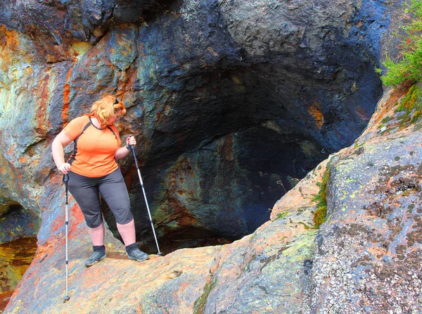 Woman explore ancient underground mine — Stock Photo, Image