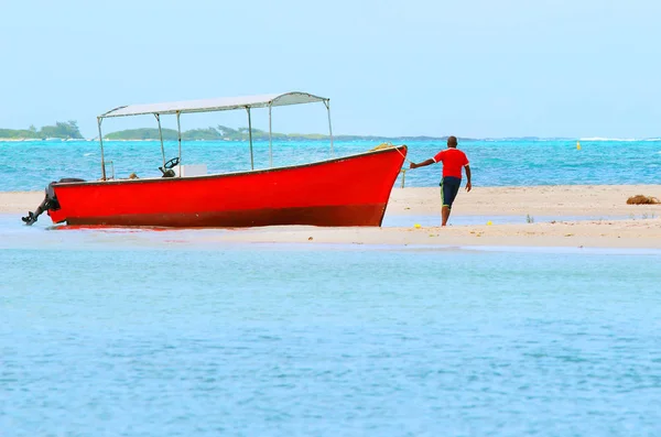 Barca Motore Rossa Catamarano Sull Oceano Indiano Vicino All Isola — Foto Stock