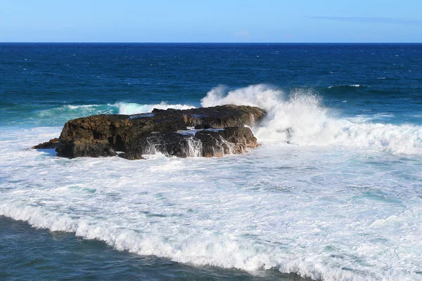 Incredibile vista sulle scogliere del mare di Gris-Gris — Foto Stock