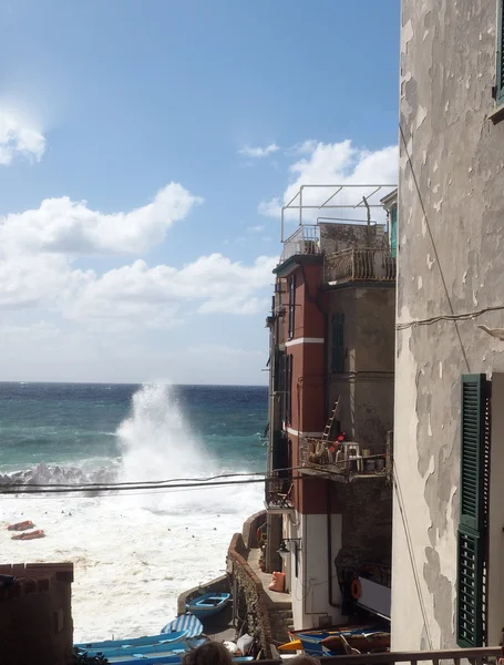 Riomaggiore Cinque Terre Italy waves breaking against historic h — Stock Photo, Image