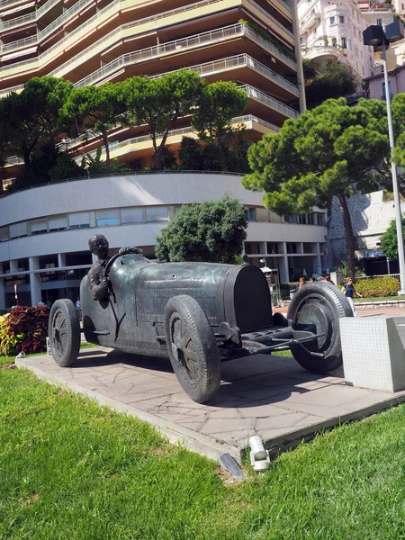 Sculpture de voiture de course et pilote Monte Carlo Monaco — Photo