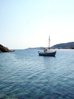 Akdeniz Faros Harbor Yunan Isl üzerinde eski ahşap yelkenli