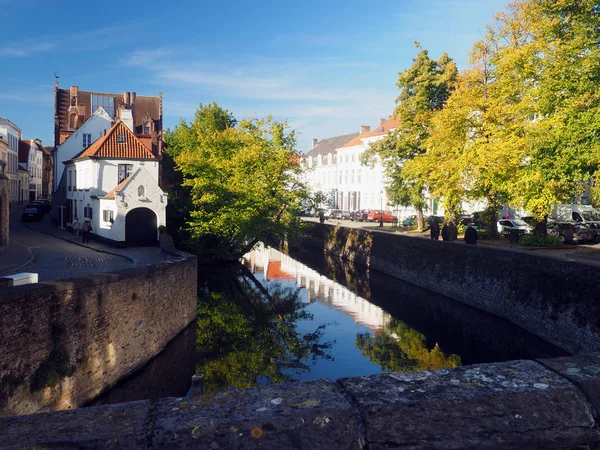 Editorial Bruges Belgium historic houses on canal Europe — Stock Photo, Image