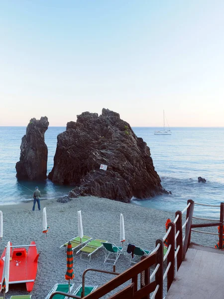 Monterosso, Liguria, Italia, Cinque Terre, pietra miliare sulla — Foto Stock