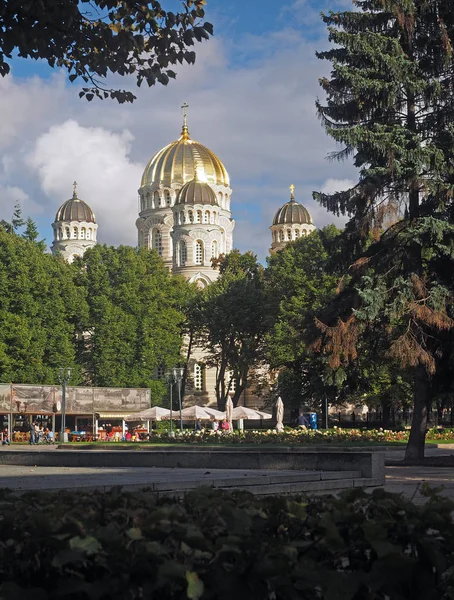 Editorial Riga, Letonia Cristo de la Catedral Ortodoxa y el parque —  Fotos de Stock