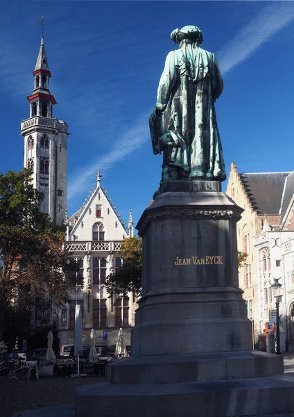 Socha Jean Van Eyck náměstí Bruggách Belgie — Stock fotografie