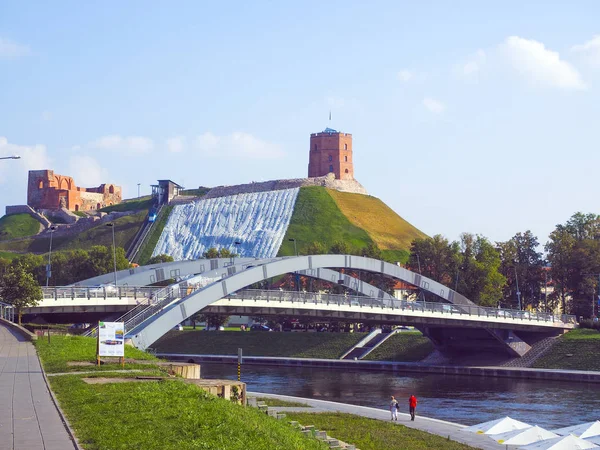 Vilnius, Litvanya şafak Hill füniküler Gediminas Fort ile — Stok fotoğraf