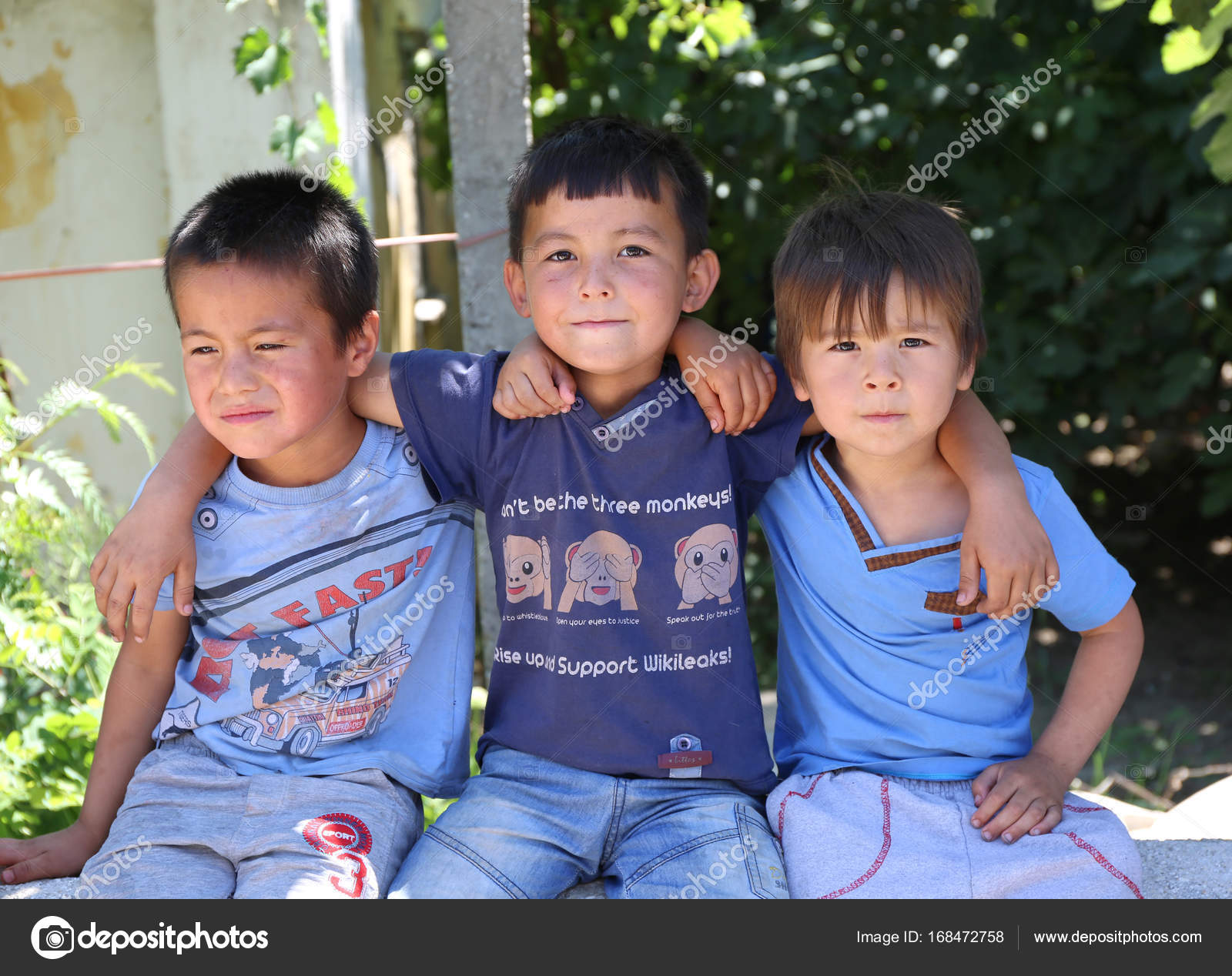 Pictures Best Friend Poses For 3 Boys Holding Each Others Shoulders And Giving Best Friends Pose Stock Editorial Photo C Ctppix