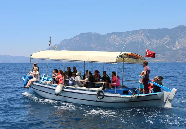 Pessoas em Tour Boat em Gokova — Fotografia de Stock