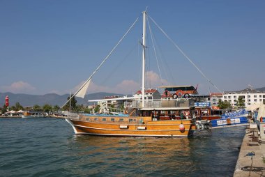 Fethiye limanında Türk ahşap tur gemi geldi