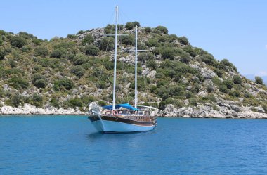 Kekova Türk ahşap yat demirledi