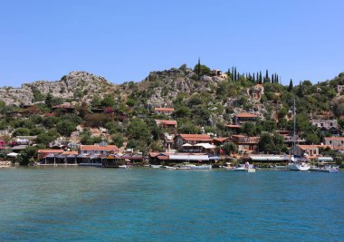 Antik Simena Köyü evleri ve yat ile