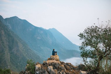 Nong Khiaw içinde vahşi adam