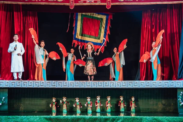 6 Aralık 2020, Hanoi, Vietnam. Su kuklaları, Kuzey Vietnam 'ın Kızıl Nehir Deltası' ndaki köylerden gelen 11. yüzyıla kadar uzanan bir gelenektir.